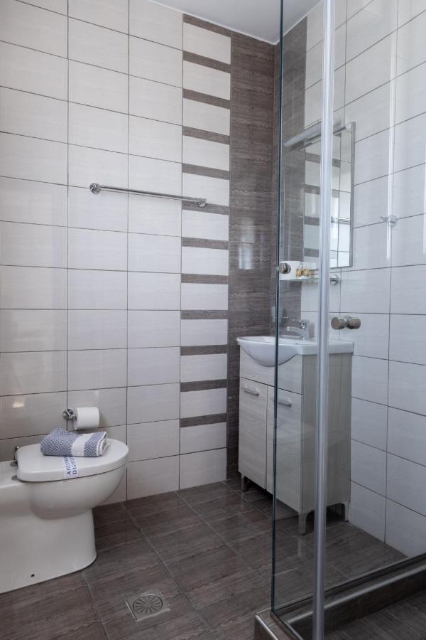 Modern Apt In Glyfada A Breath Away From The Sea - The View Athen Exterior foto